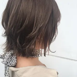 ミディアム カラー RINA🧤 デザインとボブのヘアスタイル
