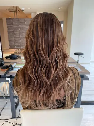 ロング カラー デザインカラー、艶髪 大塚 耕平のヘアスタイル