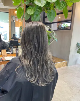 ロング カラー 佐々木  まゆかのヘアスタイル
