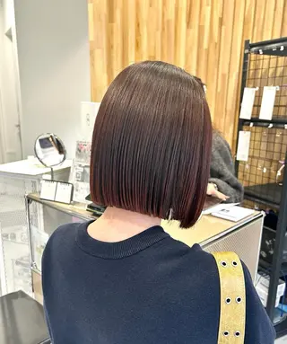 ショート カラー ぱつっとボブ/ 小野あかねのヘアスタイル