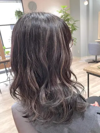ミディアム カラー ハイライト／艶カラー 大河シンジのヘアスタイル