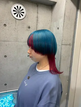 ミディアム カラー ウルフカットデザイン カラー特化アールイーのヘアスタイル