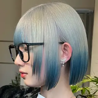 ショート カラー ウルフ/レイヤー/ ブリーチカラーのヘアスタイル
