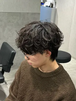 ショート カラー パーマ メンズ 【シャドウパーマ センターパート】義心のヘアスタイル