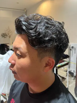 ショート パーマ メンズ 岩井 駿のヘアスタイル