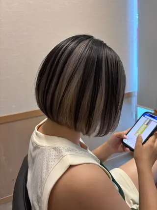 ショート カラー 髪の家 tikiのヘアスタイル