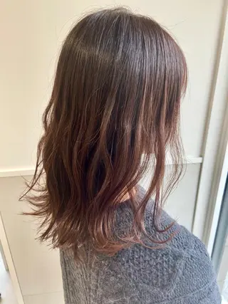 セミロング カラー 小栗 麻衣のヘアスタイル