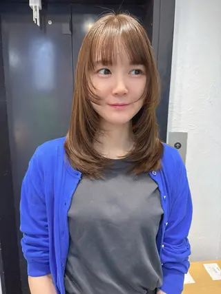 セミロング カラー AIRI layer cut hairのヘアスタイル