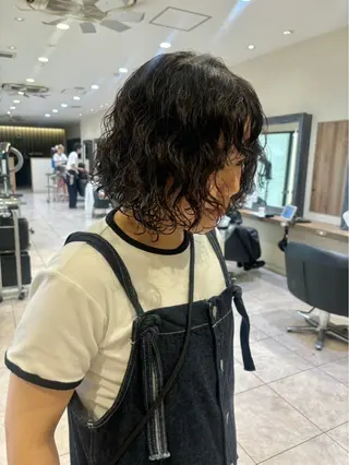 パーマ×レイヤー| カラー カホ🪩🤍のヘアスタイル