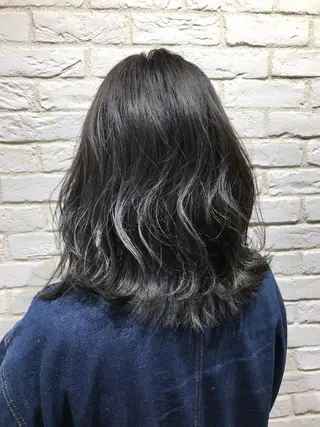ミディアム カラー UMEDA FIGAROのヘアスタイル