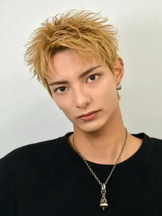 ショート カラー パーマ メンズ 飯田 とうまのヘアスタイル