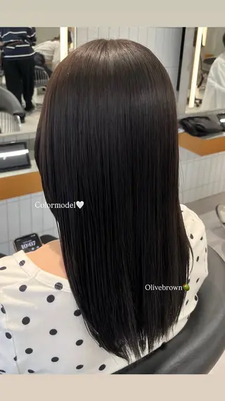 ロング カラー 圧倒的 毛流れ センターパートのヘアスタイル