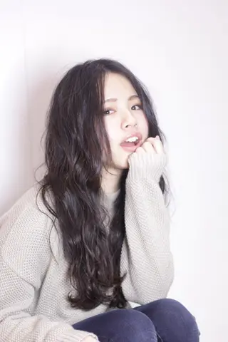 ロング ミドウチ アヤカのヘアスタイル