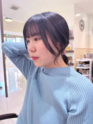 セミロング レイヤー 艶々カラーのヘアスタイル