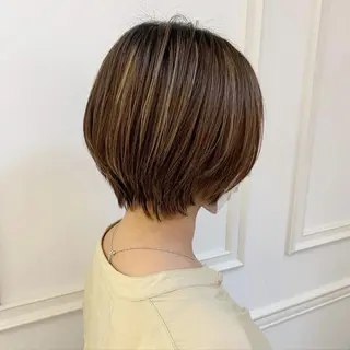 ショート カラー 鈴木 麻希のヘアスタイル