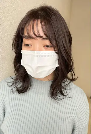 ミディアム カラー 沢田 瞳のヘアスタイル