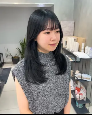 ミディアム レイヤーカット/透明 感カラー🐬永井瑠栞のヘアスタイル