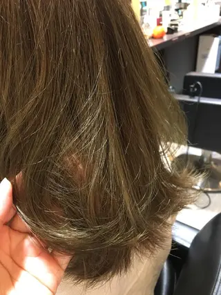 ミディアム カラー 鈴木 麻希のヘアスタイル