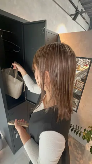 ミディアム motoトップカラー リスト/ブリーチカラのヘアスタイル