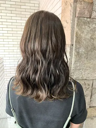 セミロング カラー 蓮見  友里のヘアスタイル