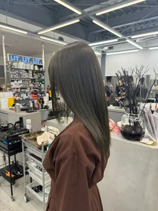 セミロング カラー 髪質改善🫧透明感 🤍Kurahaのヘアスタイル