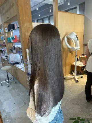ミディアム miloc MOMOKAのヘアスタイル