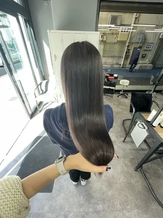 ロング カラー 🩵ハイトーン/ レイヤーYUZU🩵のヘアスタイル