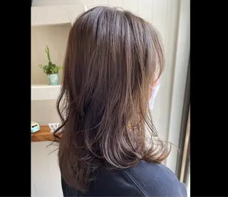 セミロング カラー Pono ーポノーのヘアスタイル