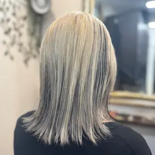 ミディアム カラー Unjour Kanaのヘアスタイル