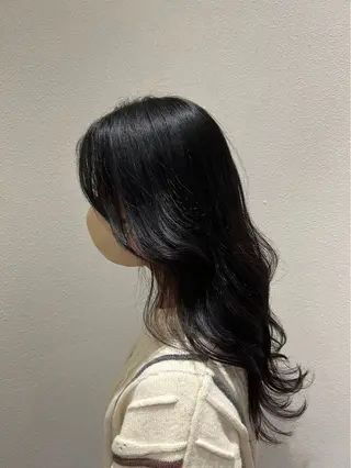 ロング カラー momb 折戸結菜のヘアスタイル