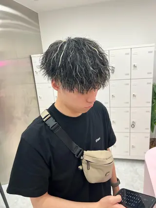 ミディアム カラー パーマ メンズ メンズパーマ特化 TAIGAのヘアスタイル