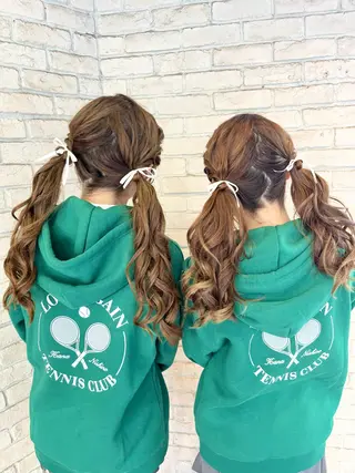 ヘアアレンジ ハイトーンカラー シールエクステのヘアスタイル