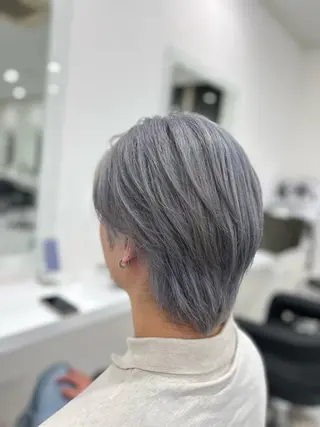 カラー 🤍ハイトーン寒色 🤍MADOKAのヘアスタイル