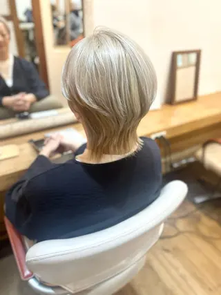 ショート カラー 林 エリのヘアスタイル