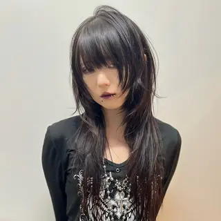 セミロング ハッシュ・ウルフ🐺 小顔レイヤー松山直史のヘアスタイル