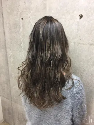 セミロング カラー 及川 光のヘアスタイル