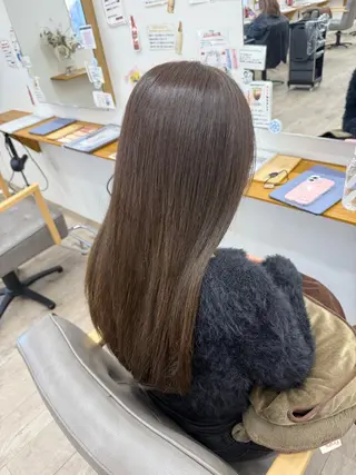 ロング ちほ/顔周りレイヤー /ベージュカラーのヘアスタイル
