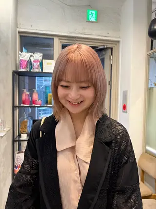 ショート カラー ミルクティー× グレージュMOMOのヘアスタイル