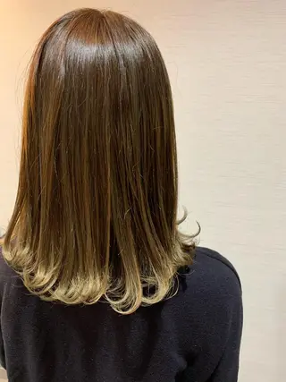 ミディアム カラー 蓮見  友里のヘアスタイル