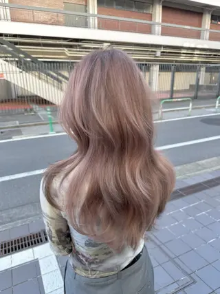 ロング カラー レイヤーカット 透明感カラーのヘアスタイル