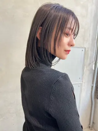 ショート カラー 🌟小顔レイヤー× 赤み消し透明感カラーのヘアスタイル