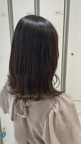 ミディアム 赤み消し艶カラー・ 透明感カラー×美髪のヘアスタイル