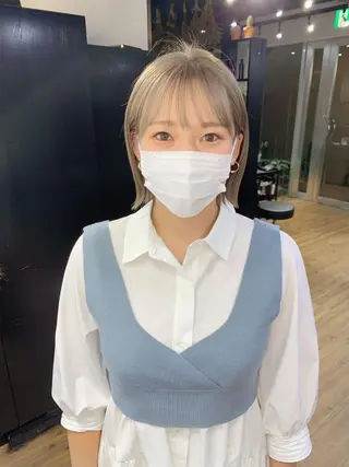 ショート カラー ミルクティーベージュ ブリーチ 店長 清水のヘアスタイル