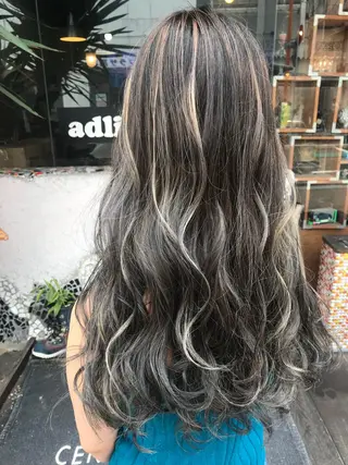 カラー 玉木 育実のヘアスタイル