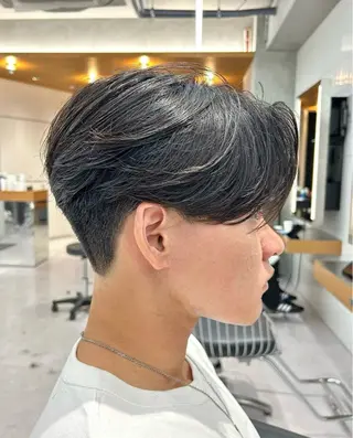 パーマ メンズ 圧倒的 毛流れ センターパートのヘアスタイル