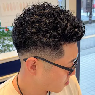 ショート パーマ メンズ 吉田 新平のヘアスタイル