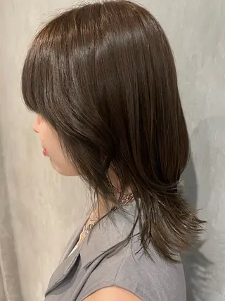 ミディアム カラー 岩渕 春菜のヘアスタイル