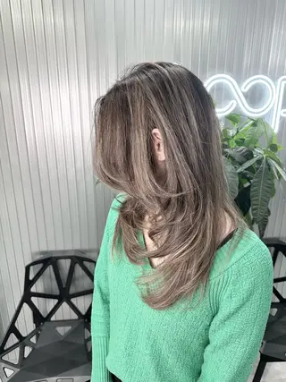 セミロング カラー LOOP hairのヘアスタイル