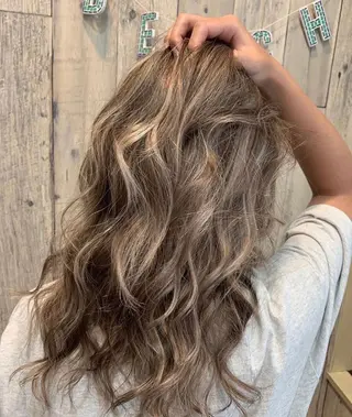 カラー LOHAS Kanaのヘアスタイル