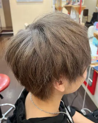 カラー メンズ まさき✂︎ブリーチ／ デザインカラーのヘアスタイル